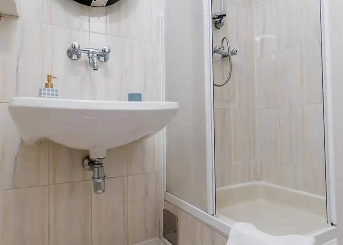 Helles Altbau-studio Nahe Yppenplatz & U6 Apartment *