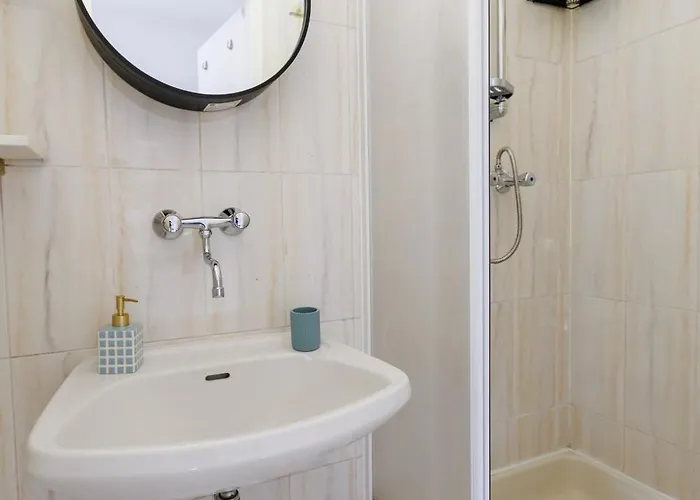 Helles Altbau-studio Nahe Yppenplatz & U6 Apartment *
